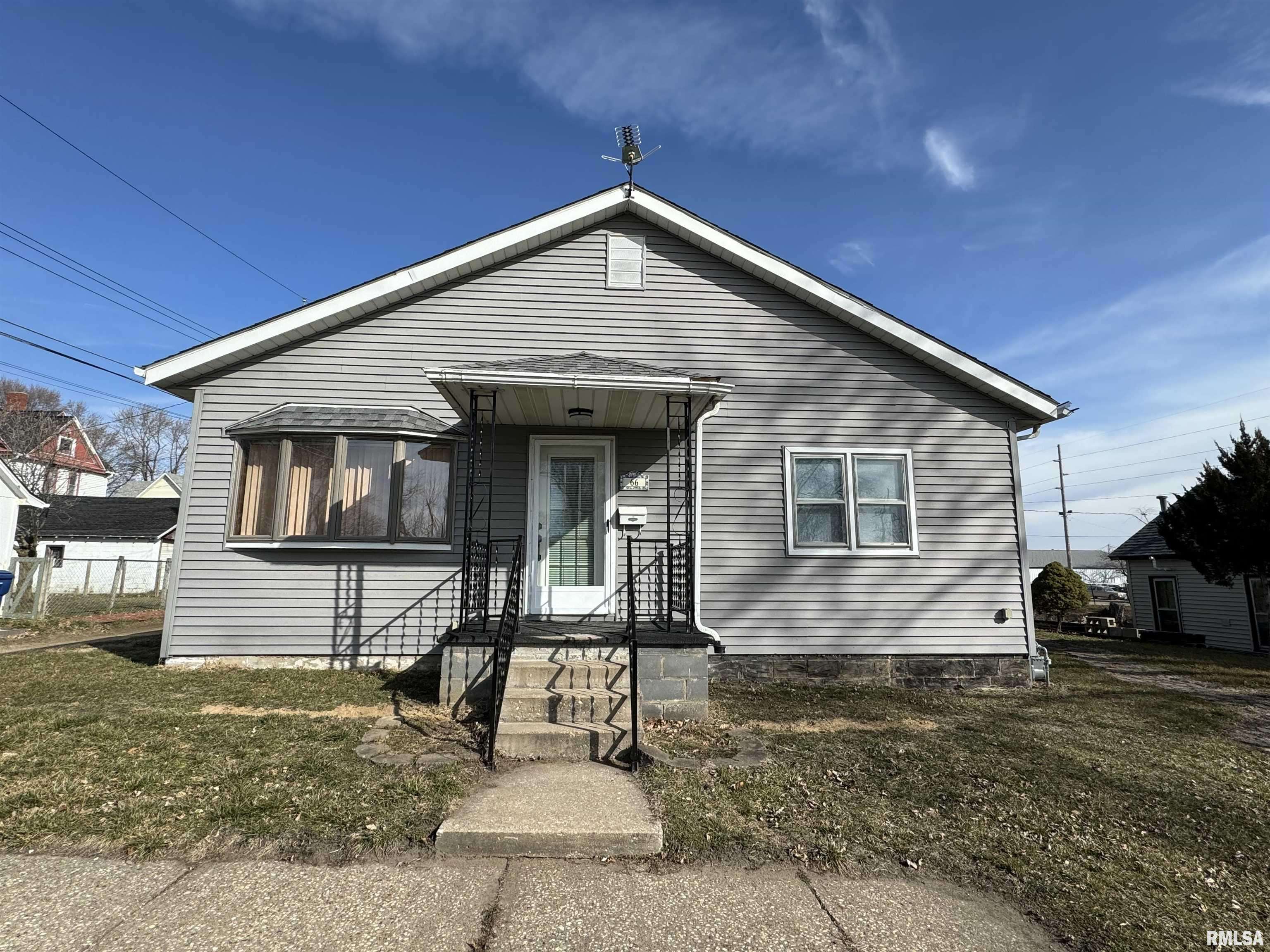 66 N 21ST AVE, Clinton, IA 52732
