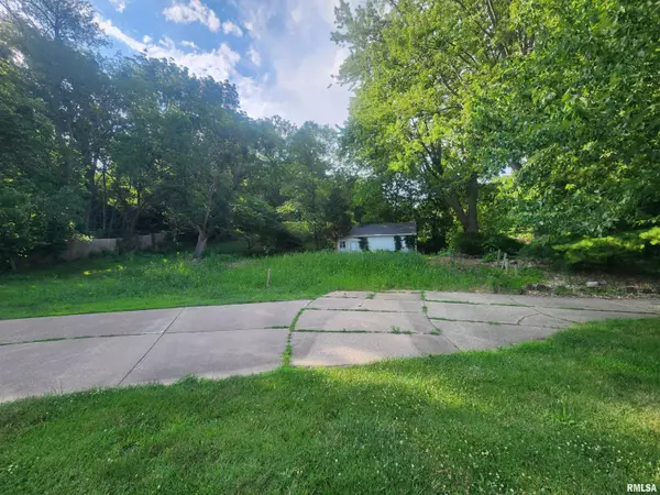 Le Claire, IA 52753,2603 WOODLAND DR