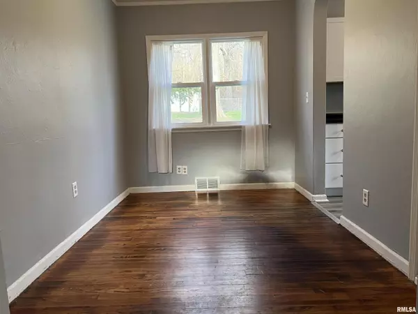 Davenport, IA 52804,503 WAVERLY RD