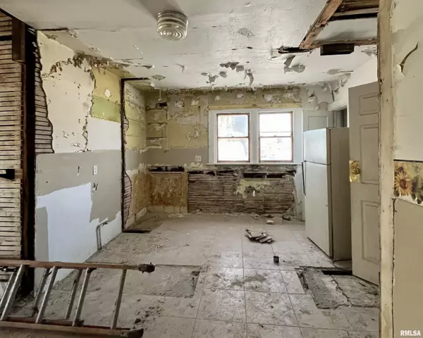 Davenport, IA 52804,930 W 14TH ST