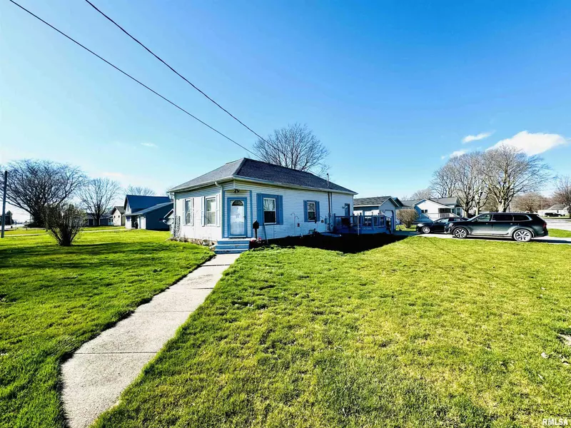 701 W MAIN ST, Aledo, IL 61231