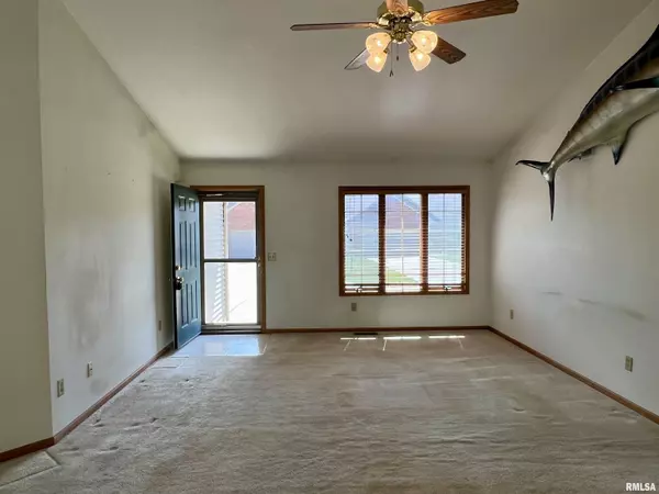 Eldridge, IA 52748,351 COUNTRY CLUB CT