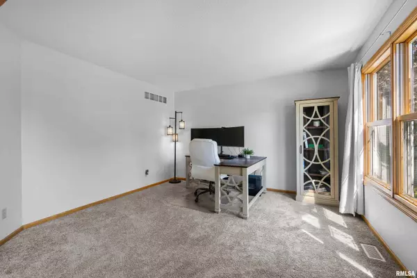 Bettendorf, IA 52722,4436 TAHOE CT