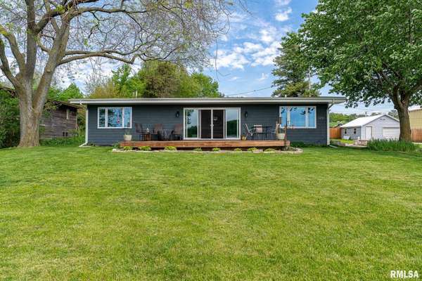 1231 SW CANAL SHORE DR, Le Claire, IA 52753