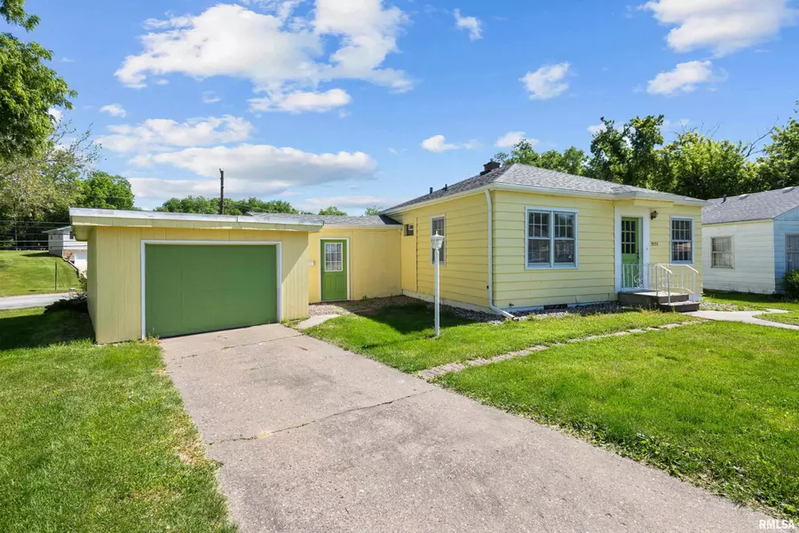 2525 32ND AVE, Rock Island, IL 61201-6328