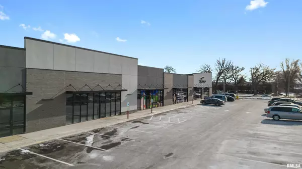 Bettendorf, IA 52722,2570 MIDDLE RD #2