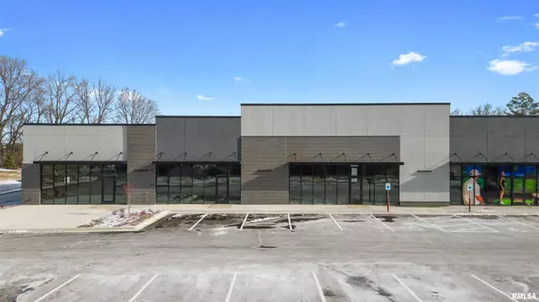 Bettendorf, IA 52722,2570 MIDDLE RD #2