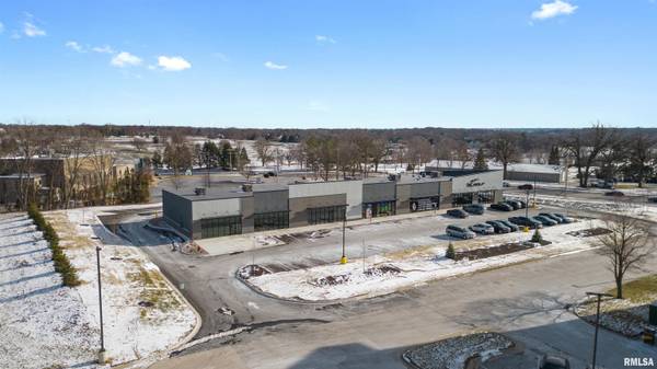 2570 MIDDLE RD #2, Bettendorf, IA 52722