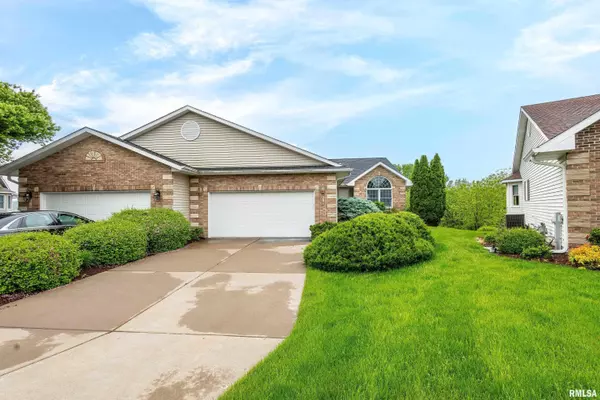 Le Claire, IA 52753,812 FALCON DR