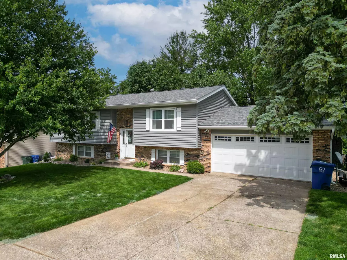 Davenport, IA 52807,3801 FERNWOOD CT