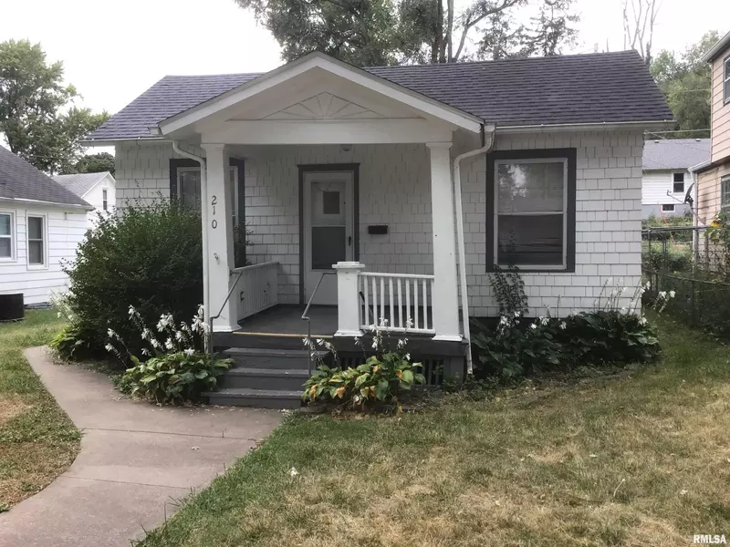 210 ADAMS PL, Clinton, IA 52732