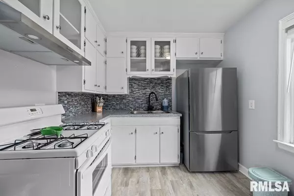 Bettendorf, IA 52722,2317 OAK ST