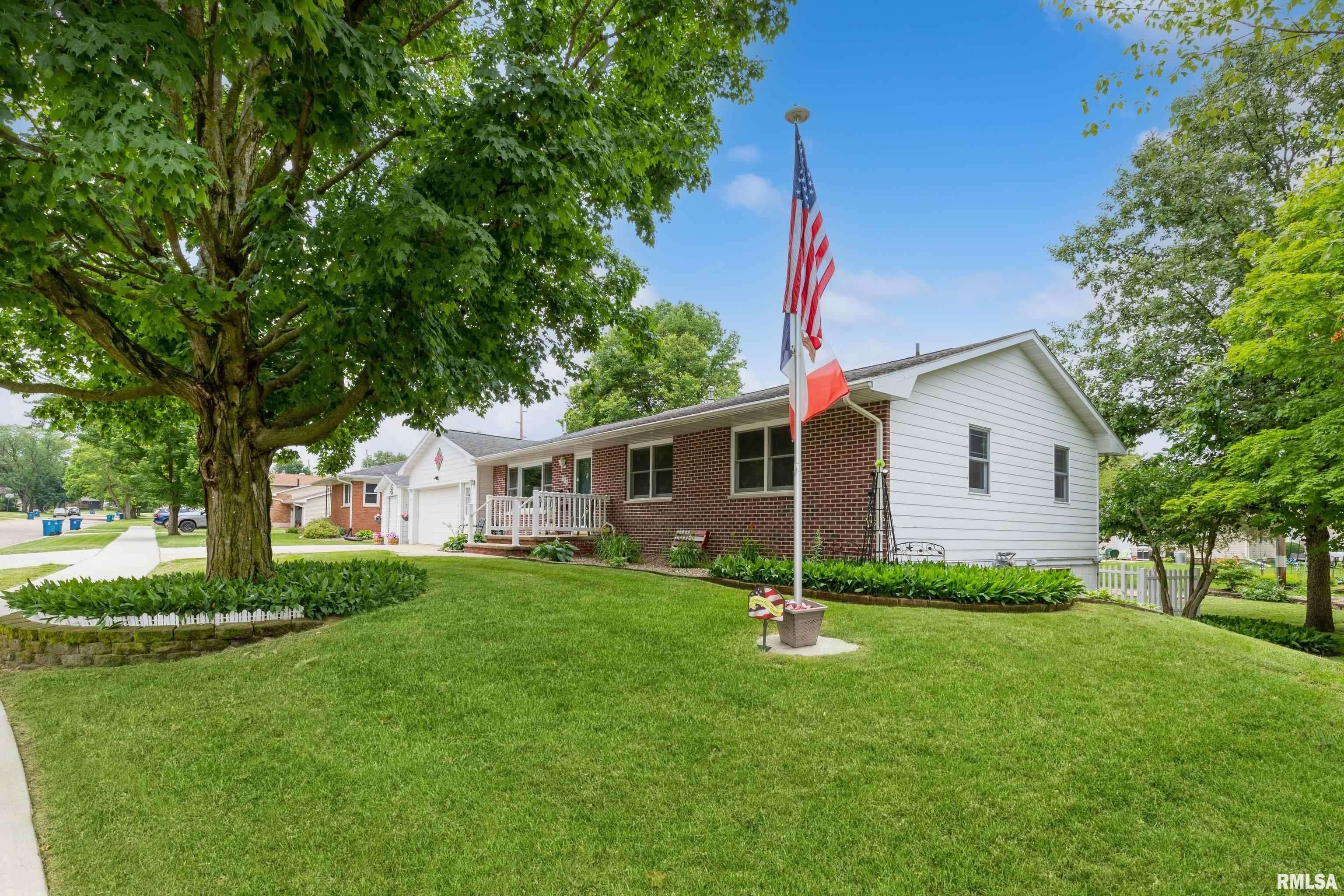 De Witt, IA 52742,315 12TH AVE