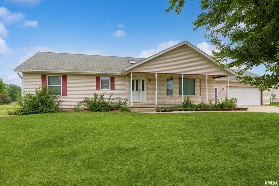 822 SPRINGBROOK LN, De Witt, IA 52742