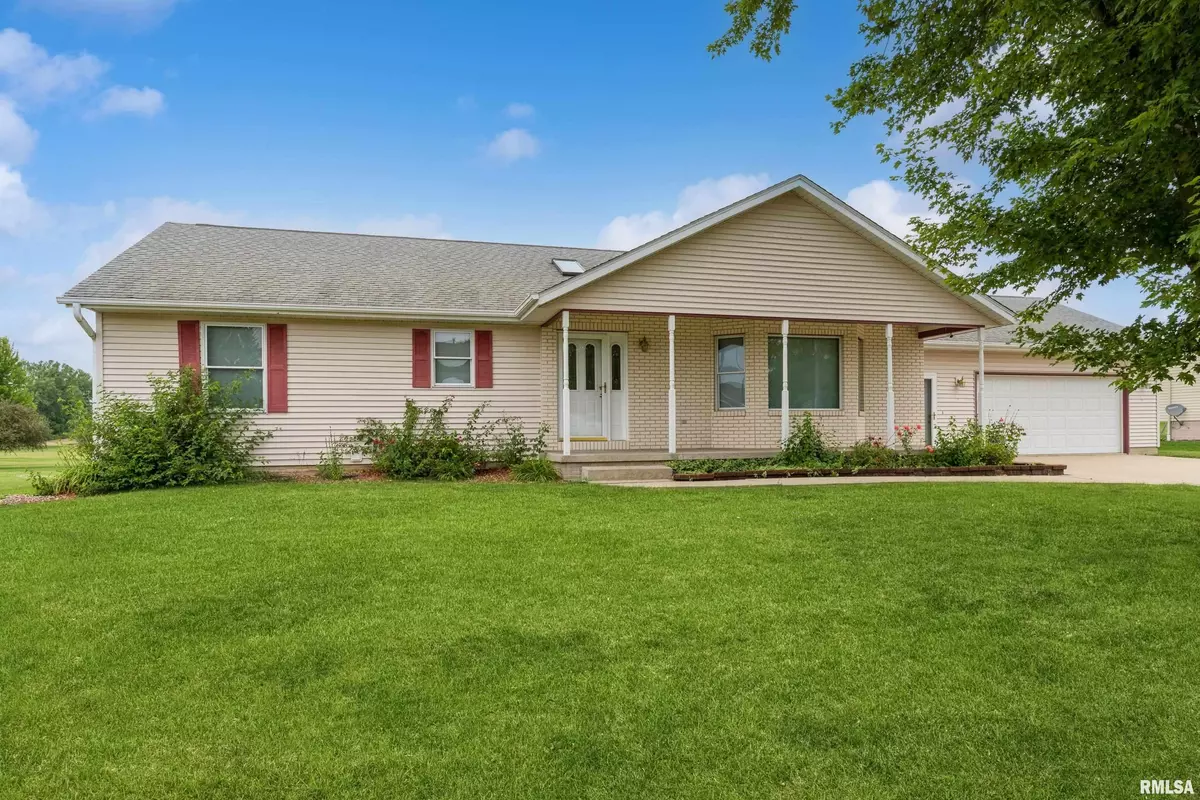 De Witt, IA 52742,822 SPRINGBROOK LN