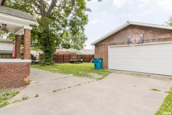 Christopher, IL 62822,211 N VICTOR ST