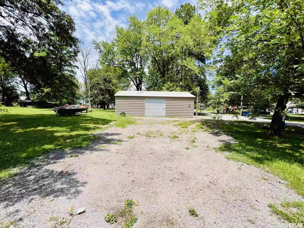 Sesser, IL 62884,5087 W Murray ST