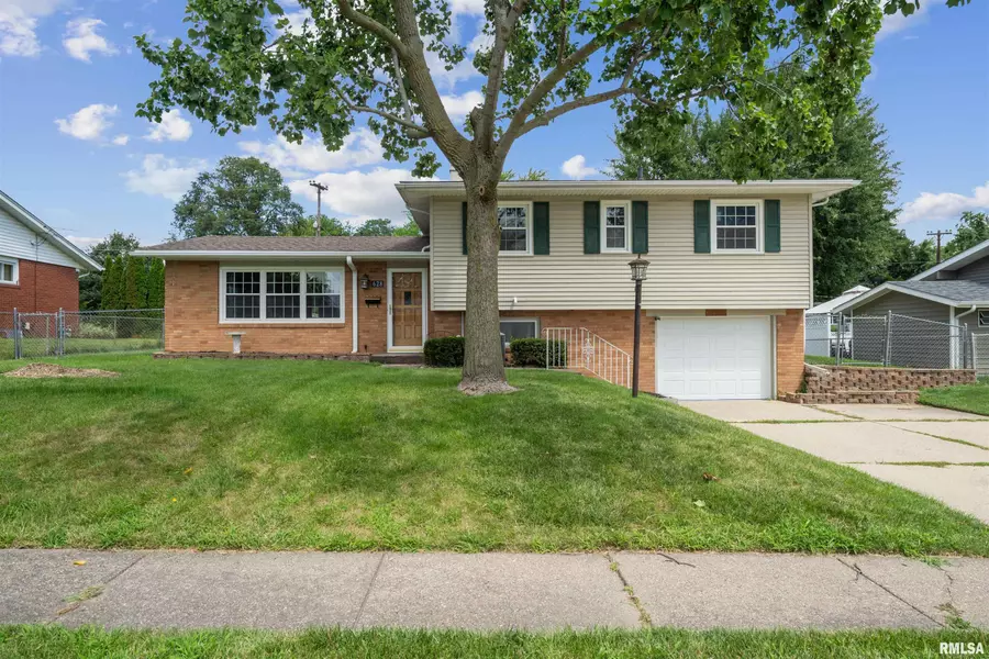 628 WESTERFIELD RD, Davenport, IA 52806