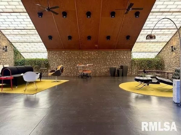 Kewanee, IL 61443,300 S MAIN ST