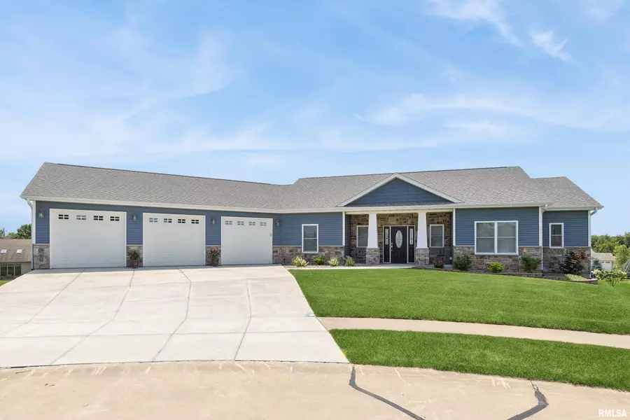 1709 WISHING WELL CT, De Witt, IA 52742