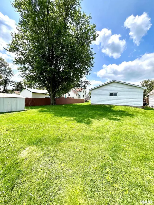 Low Moor, IA 52757,401 3RD ST