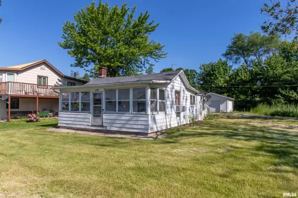 2109 CANAL SHORE Drive Southwest,  Le Claire,  IA 52753