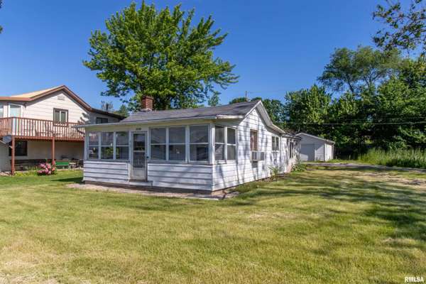 2109 CANAL SHORE Drive Southwest, Le Claire, IA 52753