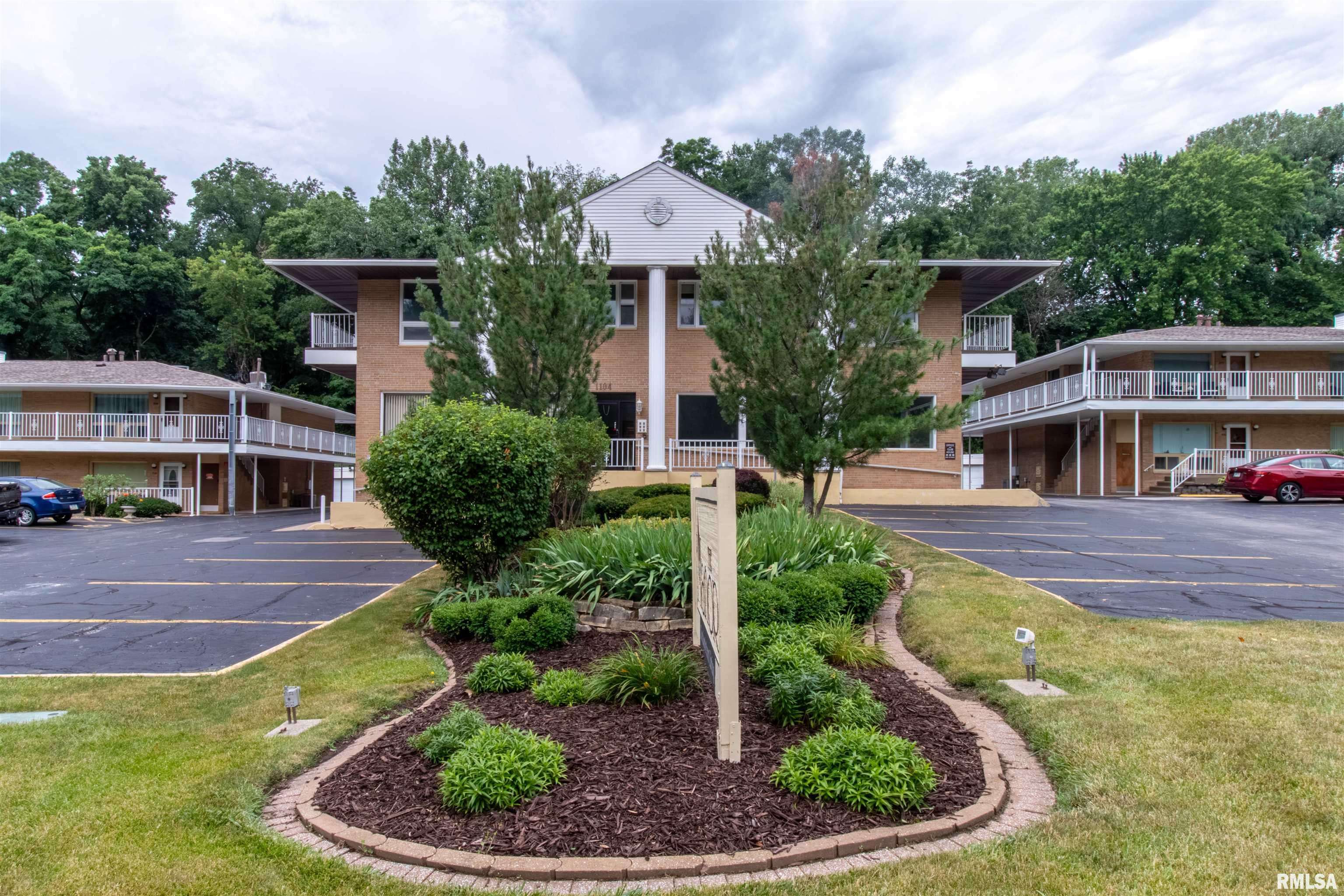 1104 KIMBERLY RD #906, Bettendorf, IA 52722