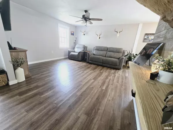 Payson, IL 62360,115 N FULTON ST