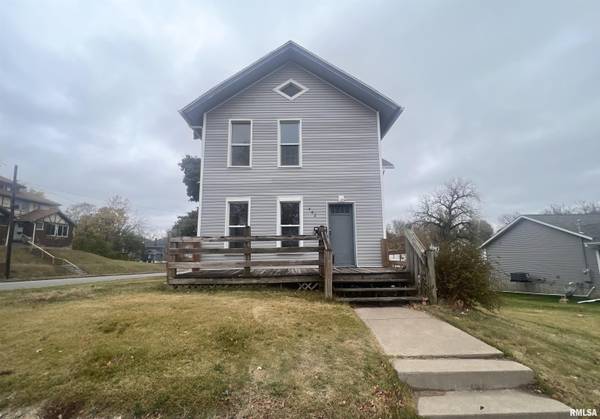 402 E 8TH ST, Davenport, IA 52803