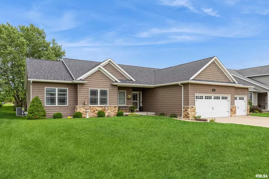 813 STONEBRIDGE CIR, Eldridge, IA 52748