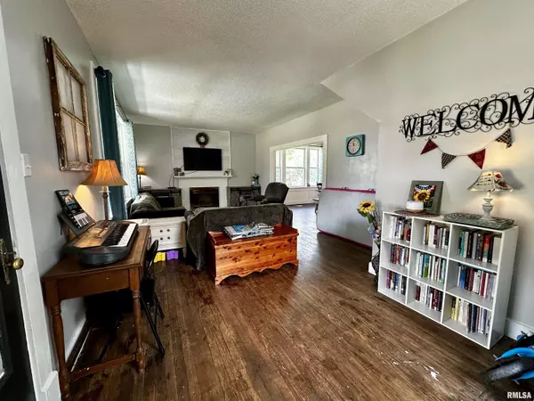 Harrisburg, IL 62946,8 E WALNUT ST
