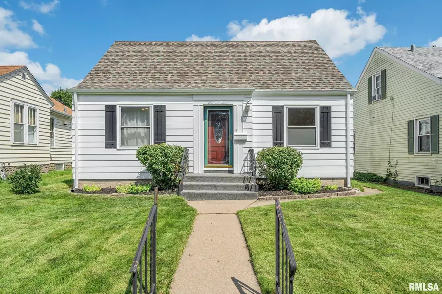 123 N THORNWOOD AVE, Davenport, IA 52802