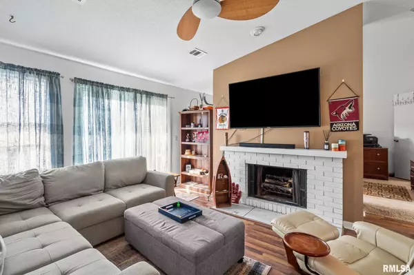 Bettendorf, IA 52722,4633 CROW CREEK CT