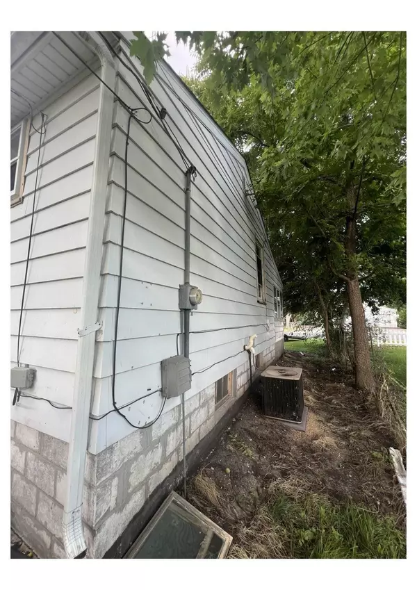 Milan, IL 61264,635 W 8TH AVE
