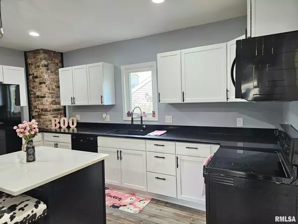 Wilton, IA 52778,519 WALNUT ST