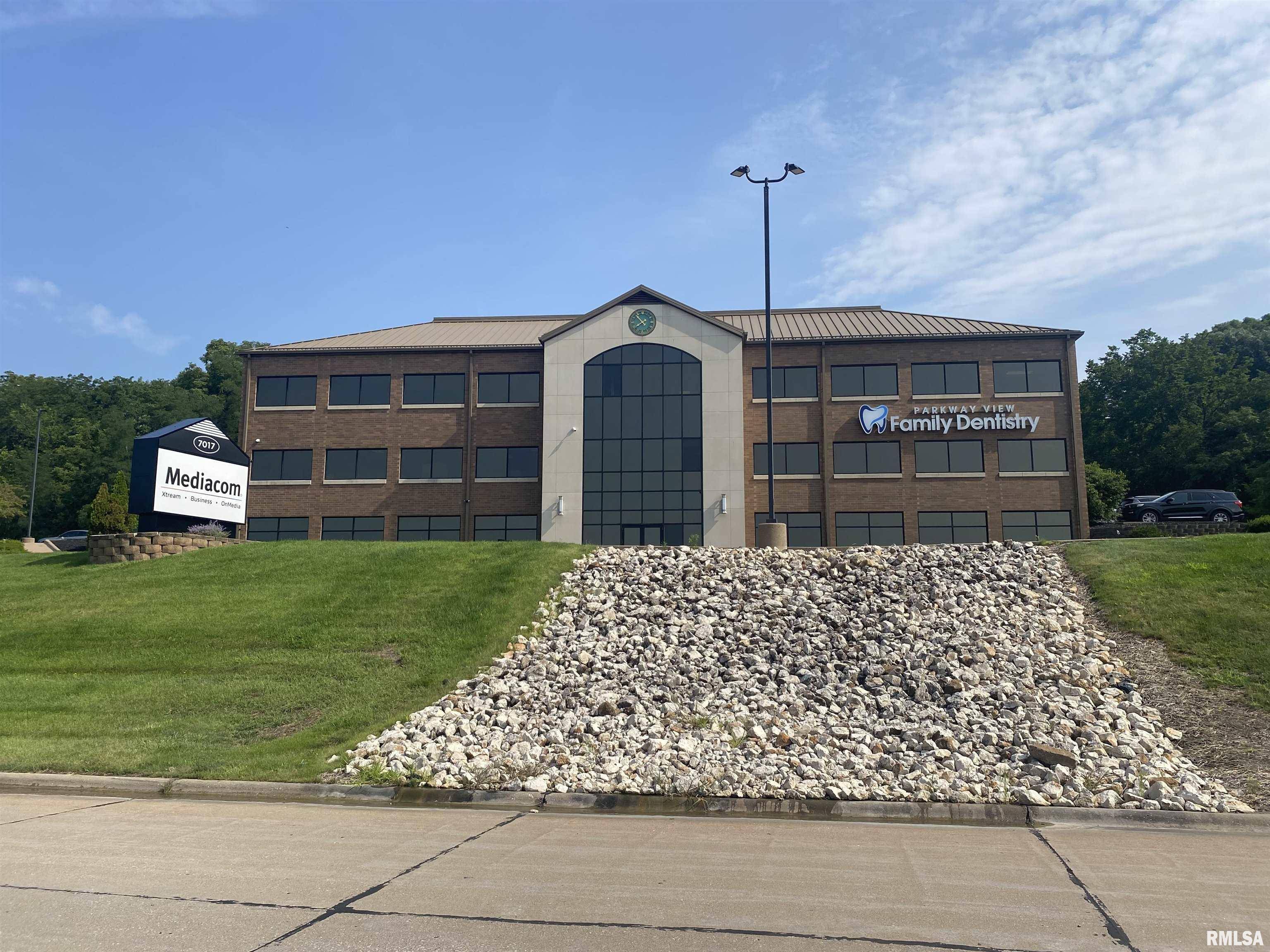 7017 JOHN DEERE Pkwy #AB, East Moline, IL 61265