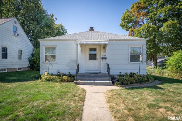 2724 COLLEGE AVE, Davenport, IA 52803