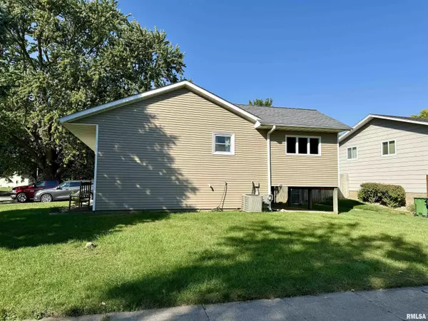 Clinton, IA 52732,1304 N 12TH AVE