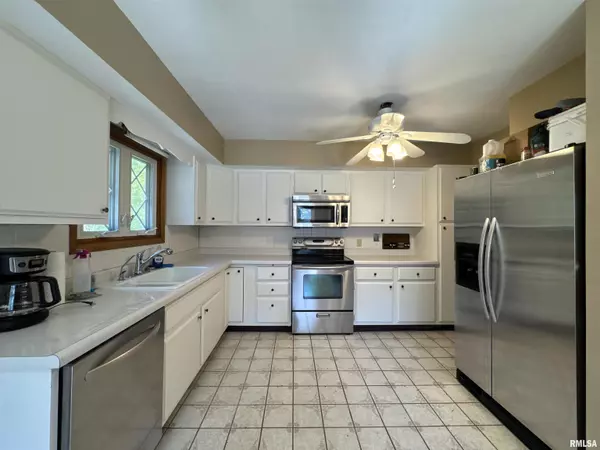 Coal Valley, IL 61240,2216 E 7TH ST