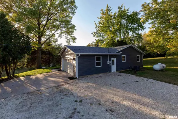 Le Claire, IA 52722,26850 229TH ST