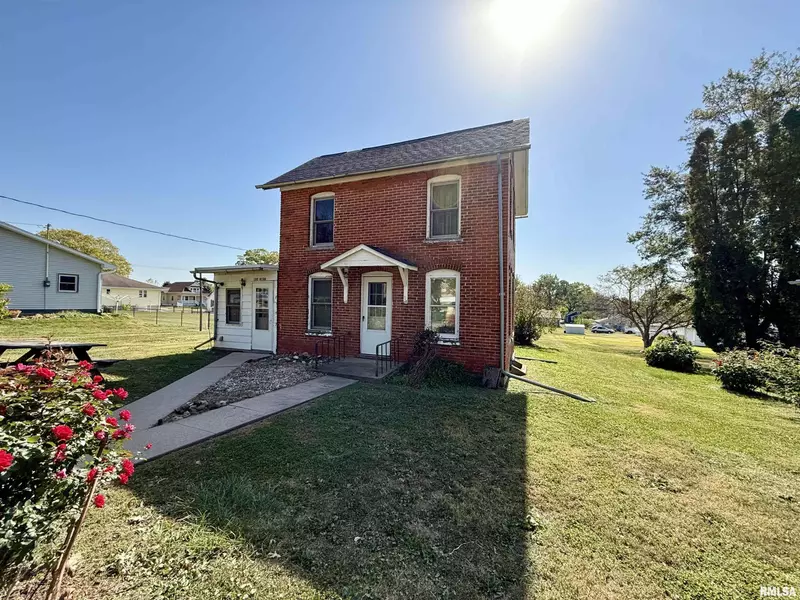 105 E HIGH ST, Wheatland, IA 52777