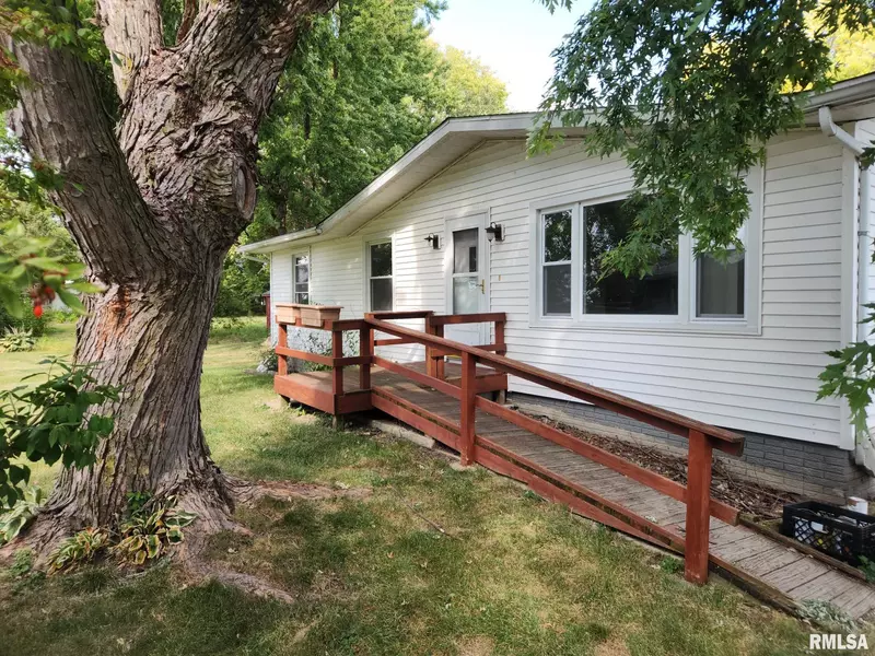 136 W 5TH AVE, Woodhull, IL 61490