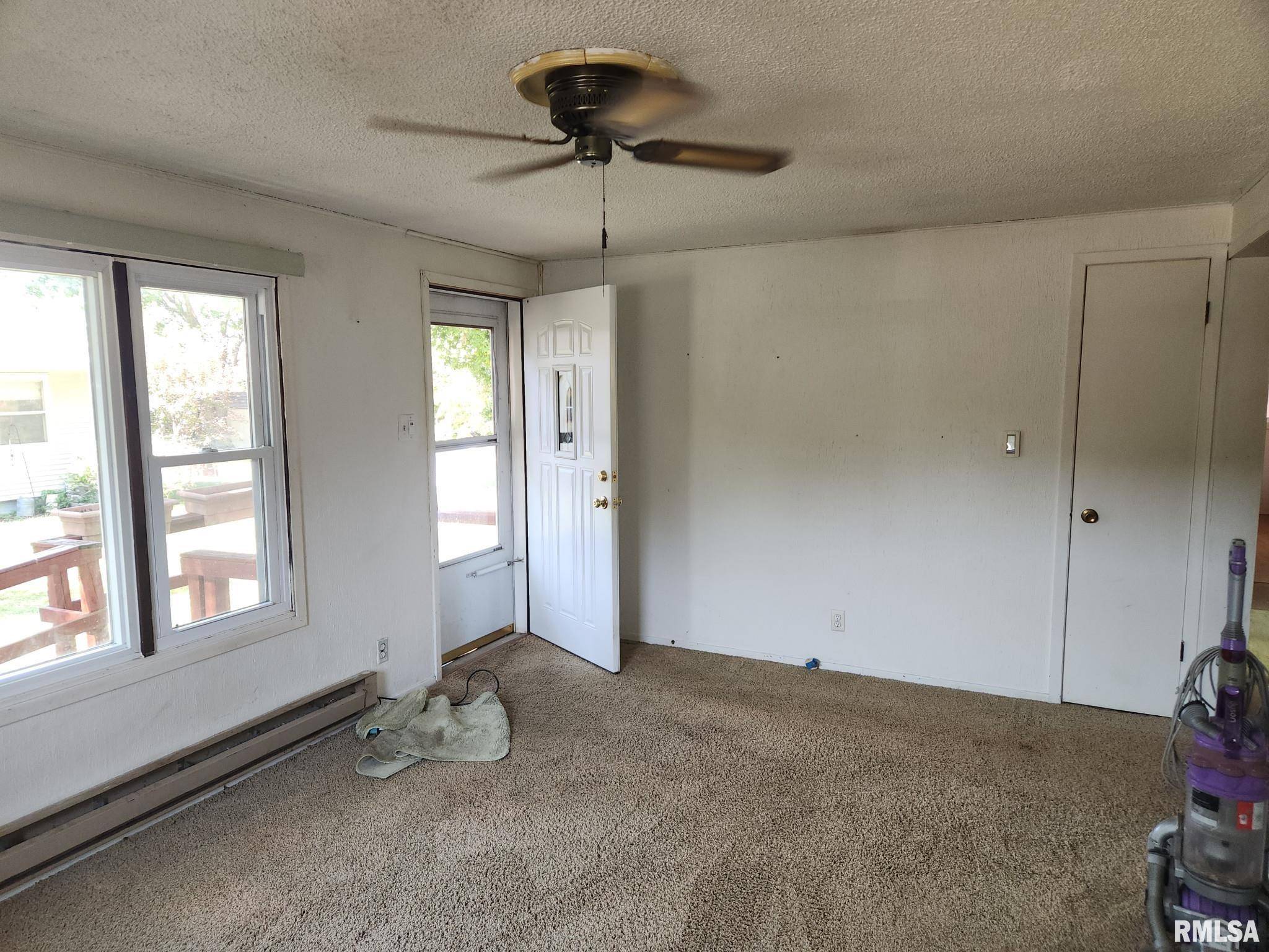 Woodhull, IL 61490,136 W 5TH AVE