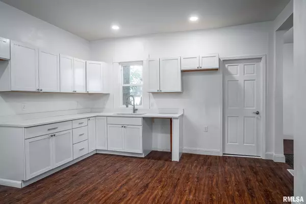 Rock Island, IL 61201,718 17TH ST
