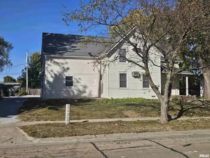 510 2ND ST, De Witt, IA 52742