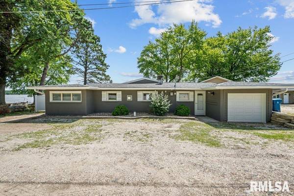 22001 GREAT RIVER RD, Le Claire, IA 52753