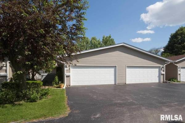 3105 PARKWILD DR, Bettendorf, IA 52722