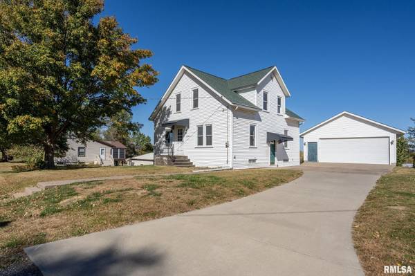 304 WALNUT ST, Dixon, IA 52745