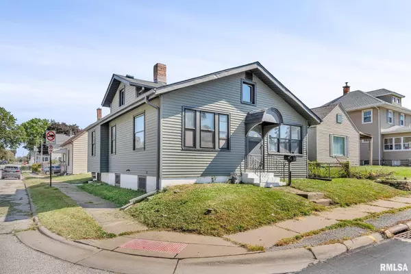 2231 N DIVISION ST, Davenport, IA 52804